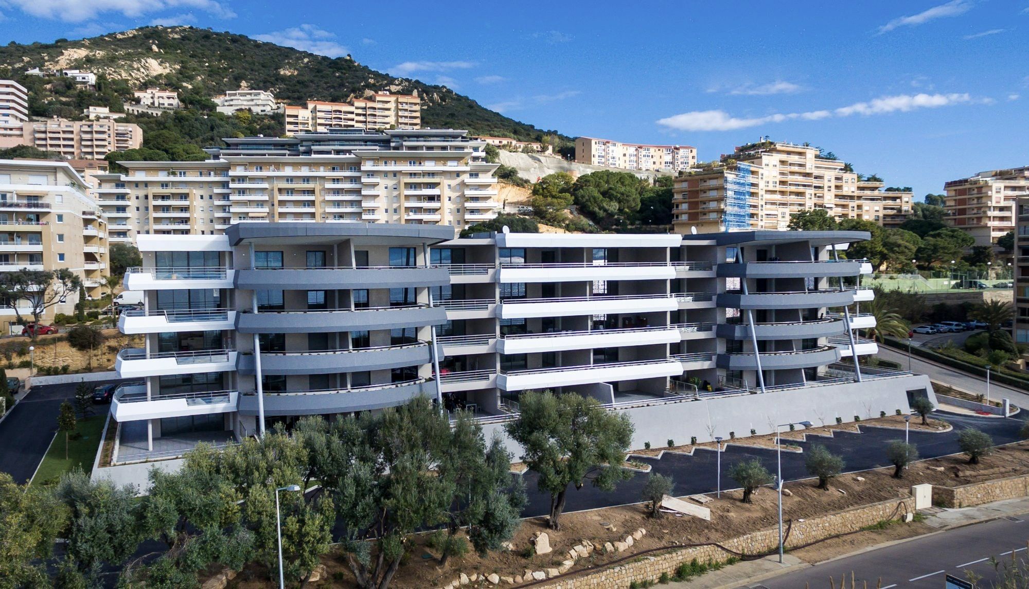 Résidence Les Cyclades, route des Sanguinaires à Ajaccio, balcons filants en courbe